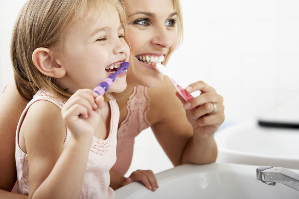 Lär dina barn att borsta tänderna